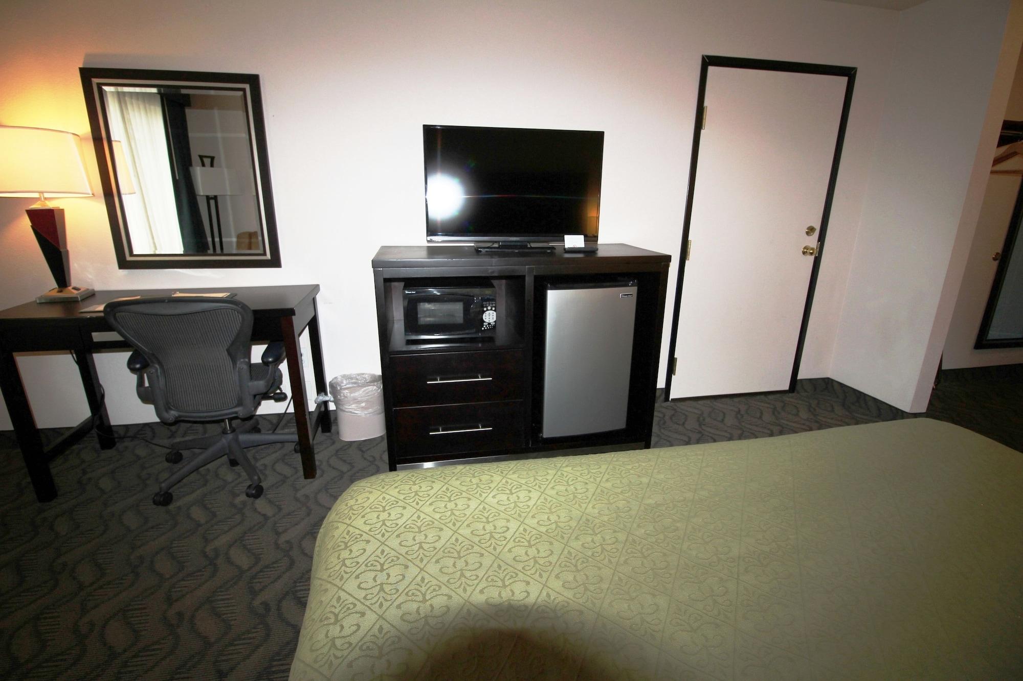 Quality Inn & Suites Airport West Salt Lake City Exterior photo