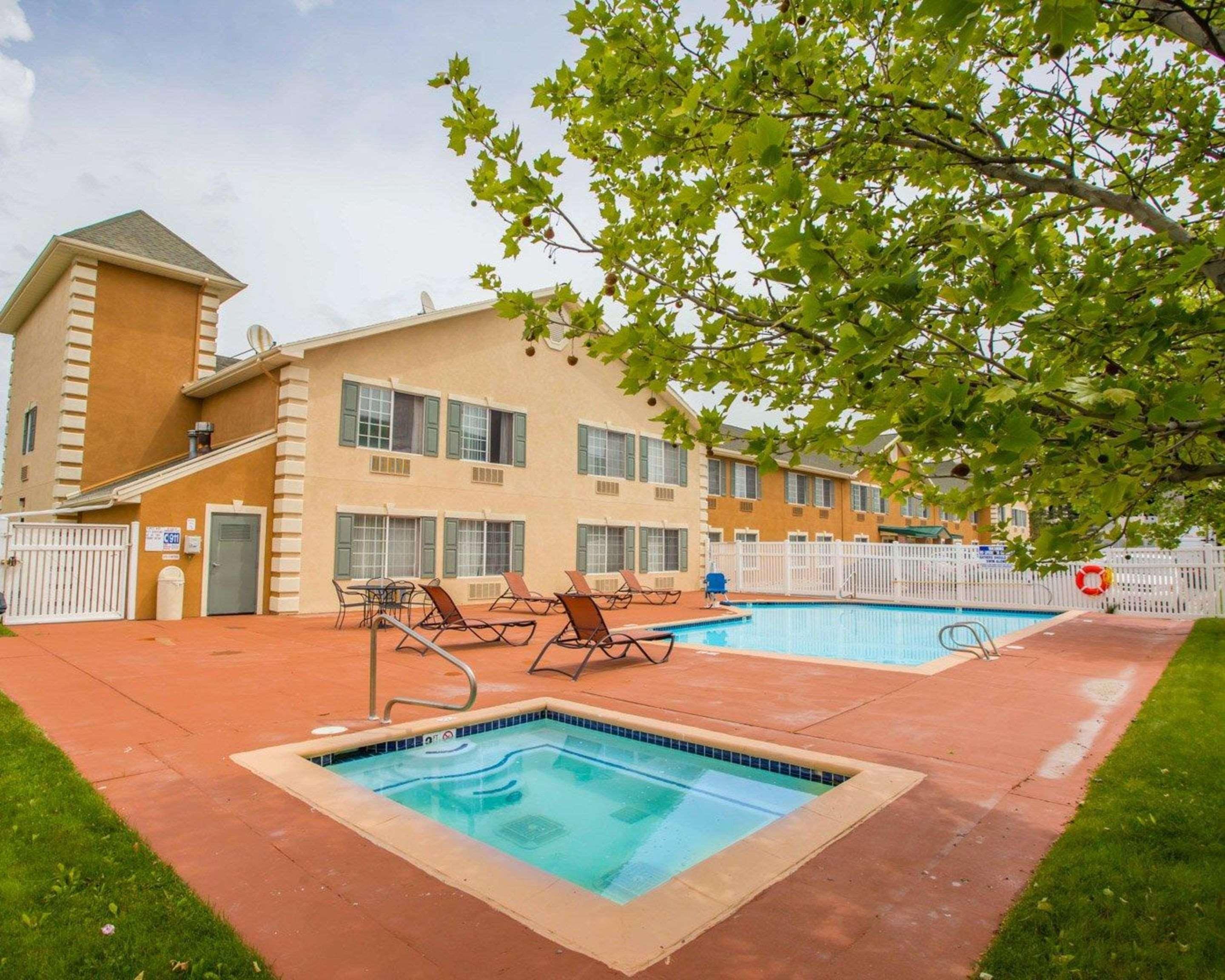 Quality Inn & Suites Airport West Salt Lake City Exterior photo
