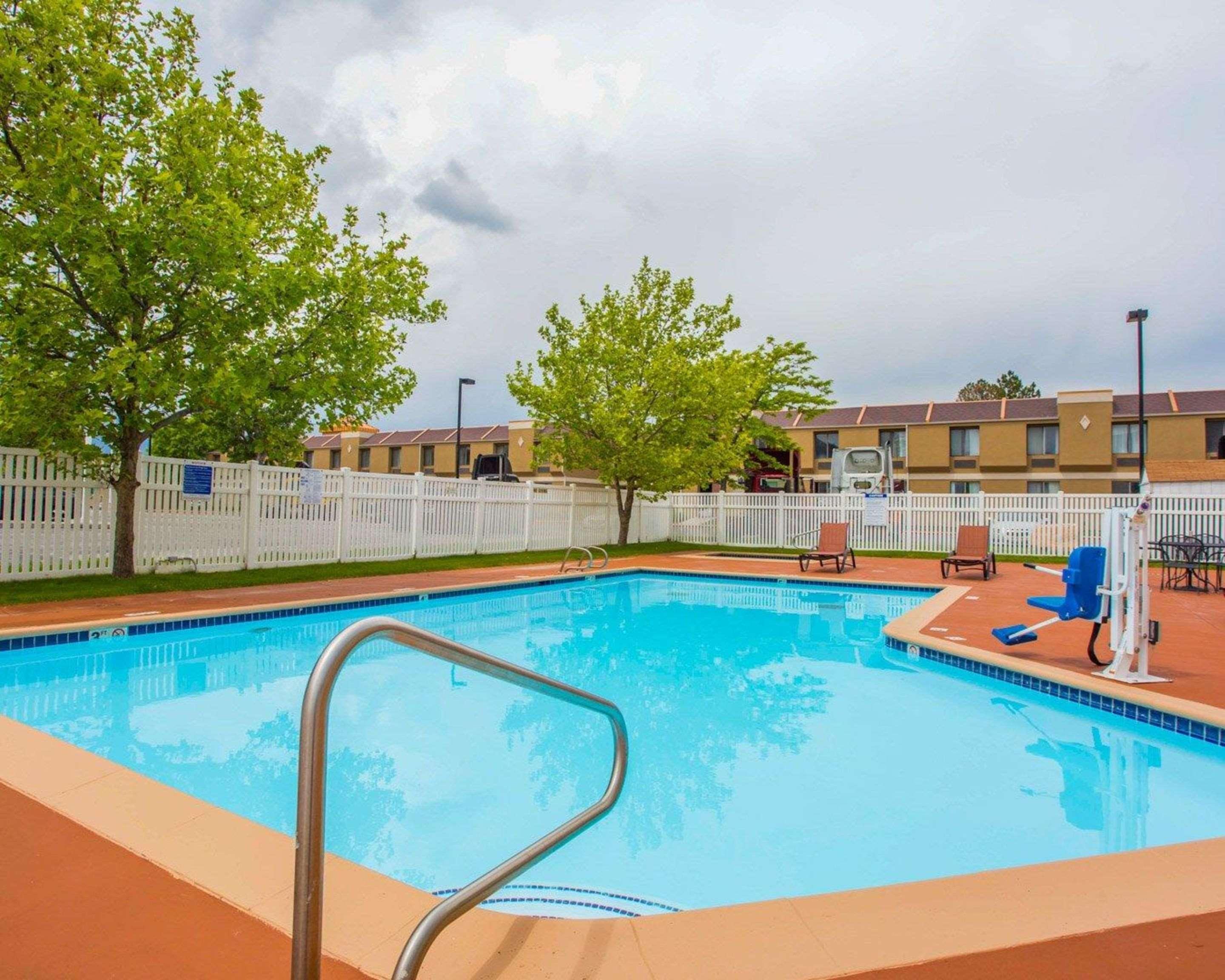 Quality Inn & Suites Airport West Salt Lake City Exterior photo